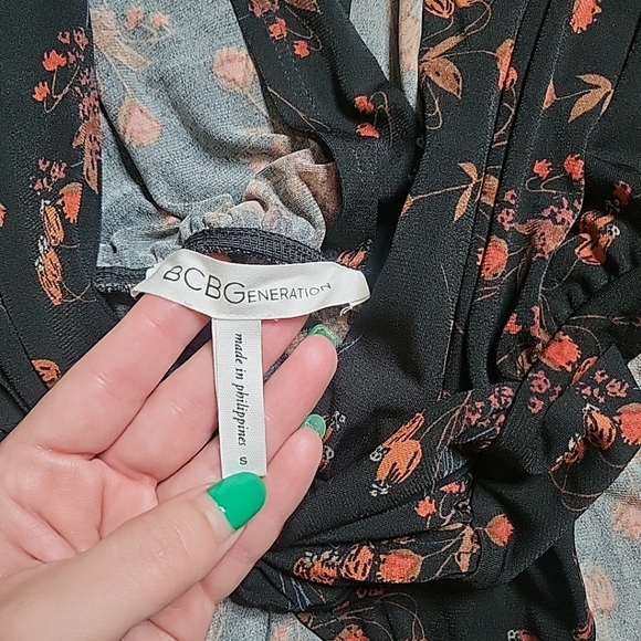 *SOLD* BCBGeneration Bodysuit Faux Wrap Open Back with Tie Floral Fall S - Picture 5 of 11